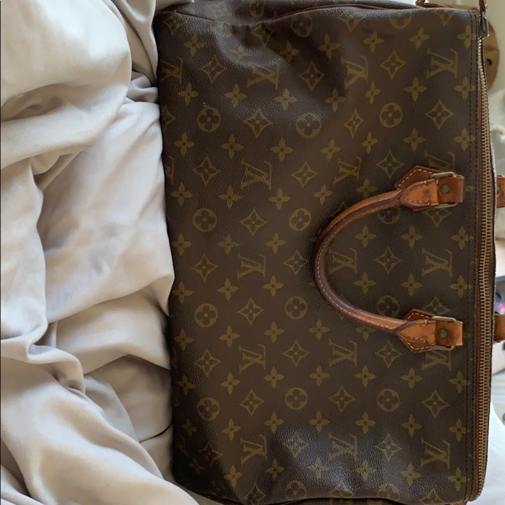 Authentic Louis Vuitton monogram Speedy 40